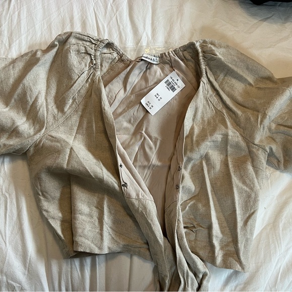 NWT, XS Abercrombie & Fitch cream, linen tie front shirt - Picture 5 of 7
